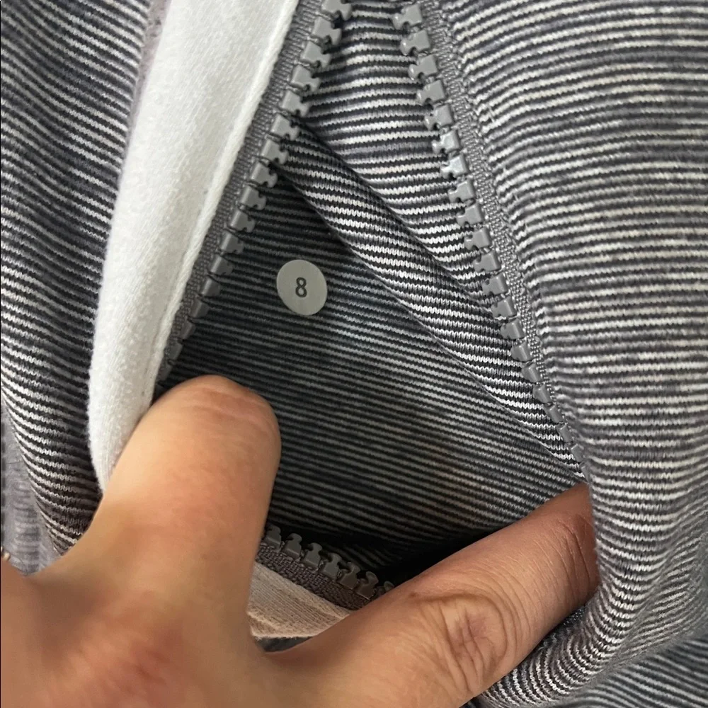 lululemon athletica Gray and White Women's Sweater - Picture 2 of 3